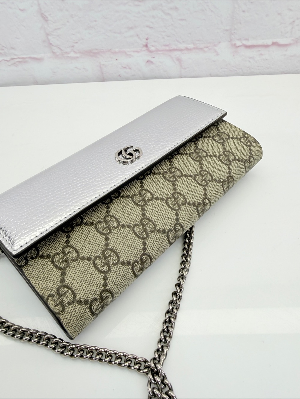 Gucci Metallic Calfskin GG Supreme Monogram Petite GG Marmont Wallet on Chain - Picture 4 of 12